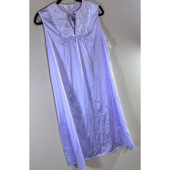 Vintage NWT Sabrina by Mervyns Small Nightgown Lavender Embroidered Trim - Picture 2 of 8